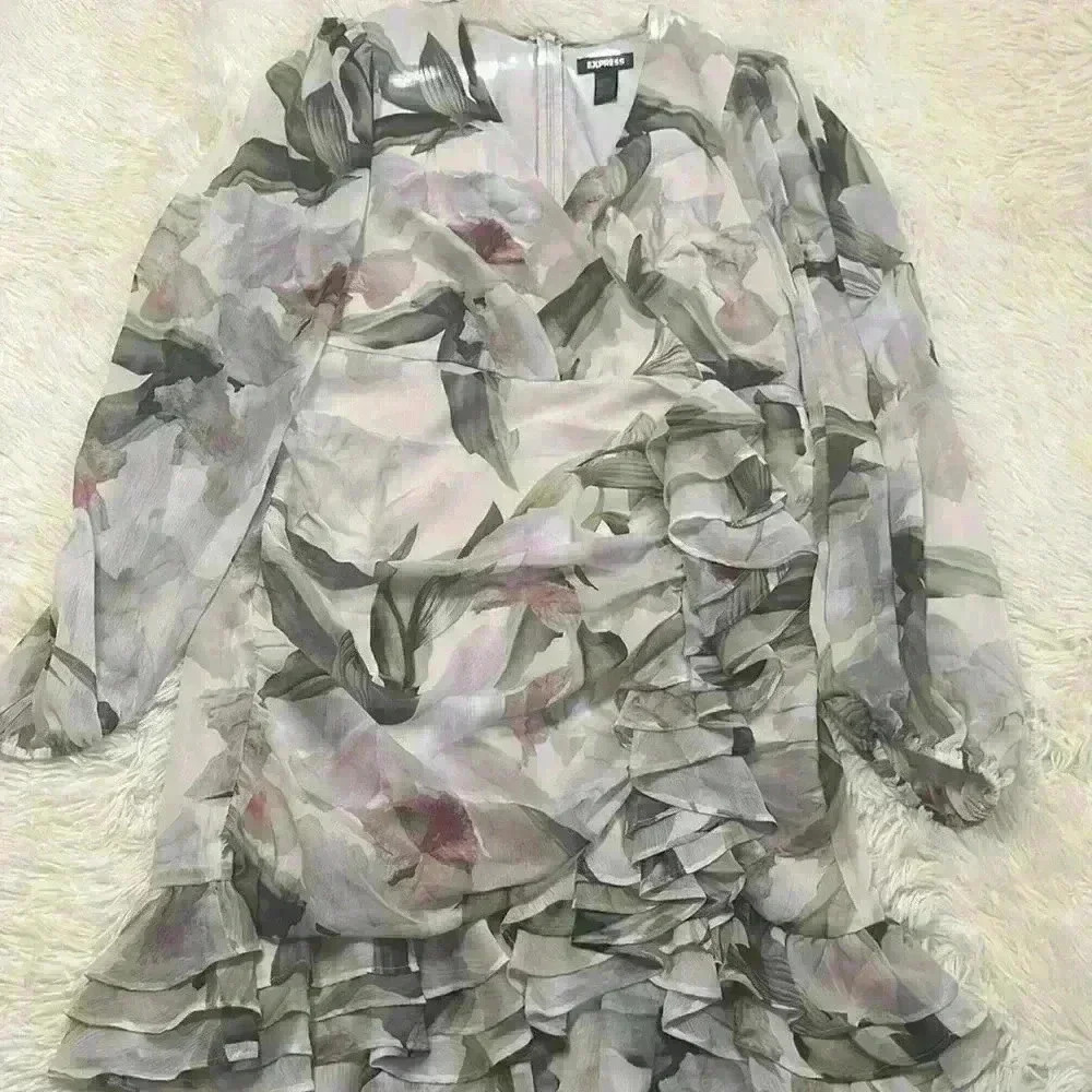 Express Floral Ruffle Dress - Picture 2 of 4